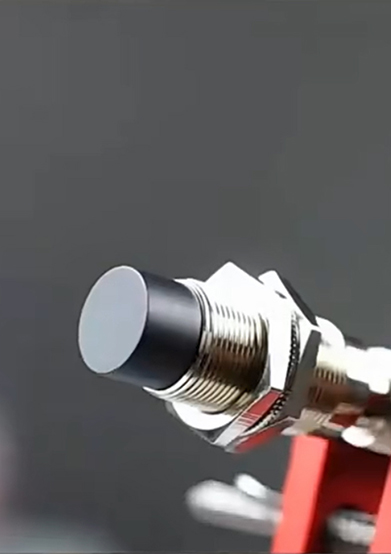 告别检测距离波动！嘉准无衰减电感式接近传感器，为工业检测带来稳定新体验